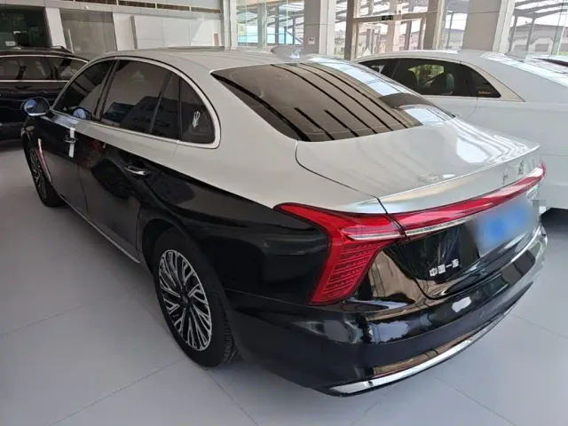 Hongqi H5 — Фото автомобиля 22