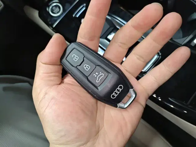 Audi Q6L e-tron — Фото автомобиля 8