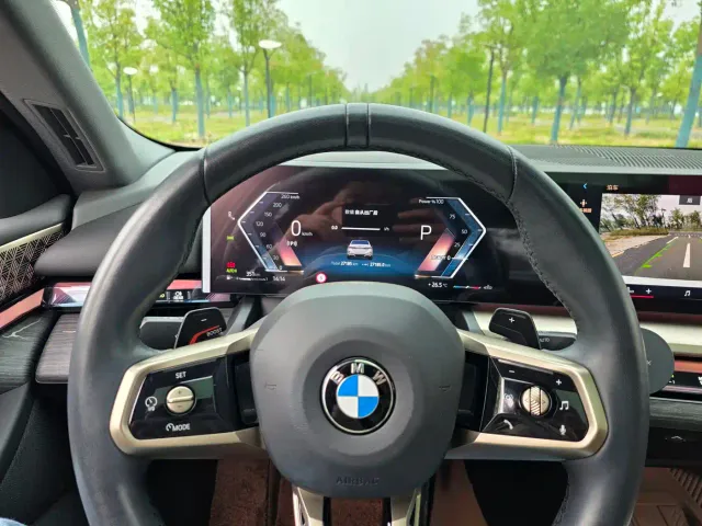 BMW 5 Series — Фото автомобиля 13