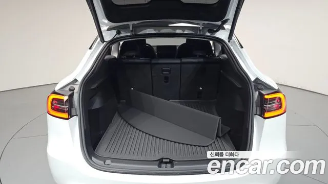 Tesla Model Y — Фото автомобиля 26