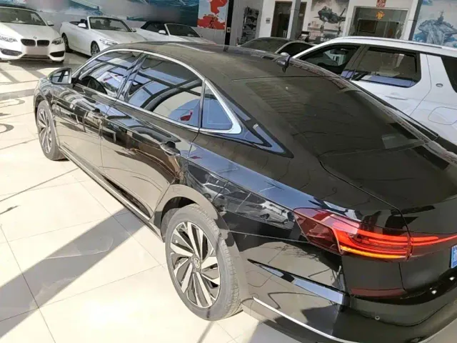 Volkswagen Passat — Фото автомобиля 4