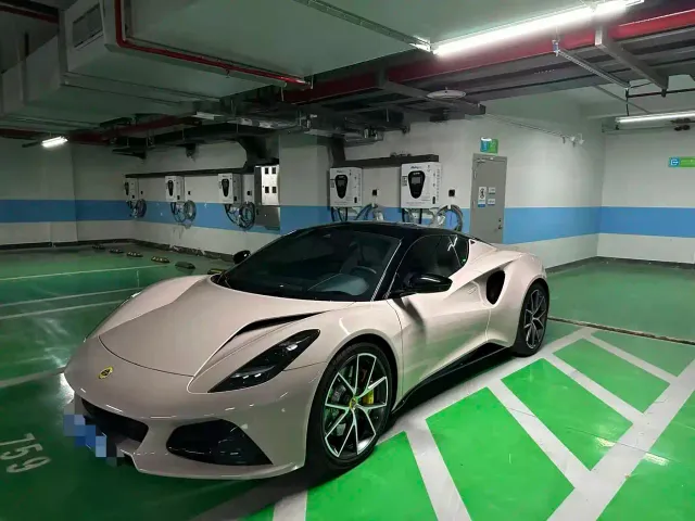 Фотография автомобиля — Lotus Emira