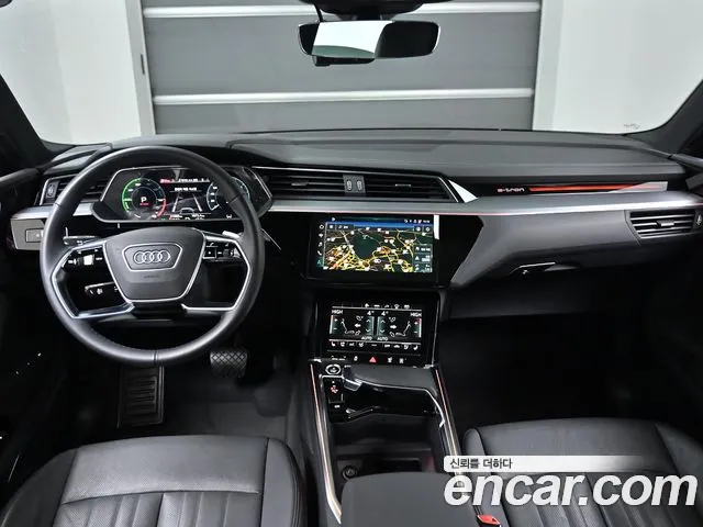 Audi e-tron — Фото автомобиля 7