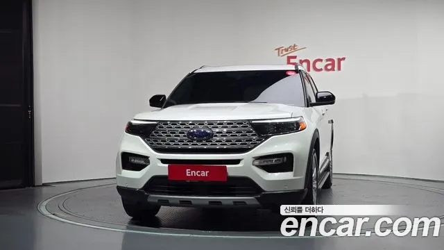 Ford Explorer — Фото автомобиля 3