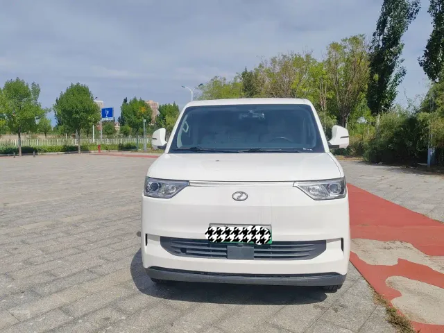 Ruichi New Energy EC75 — Фото автомобиля 2
