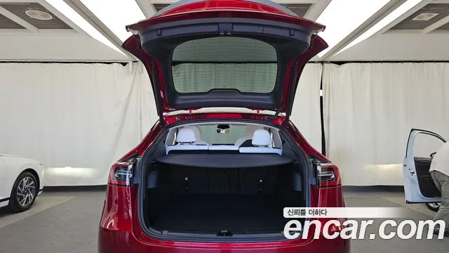 Tesla Model Y — Фото автомобиля 8