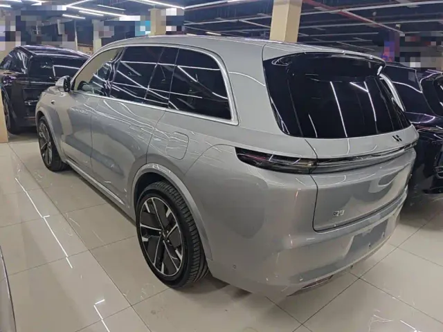 Li Auto L8 — Фото автомобиля 4