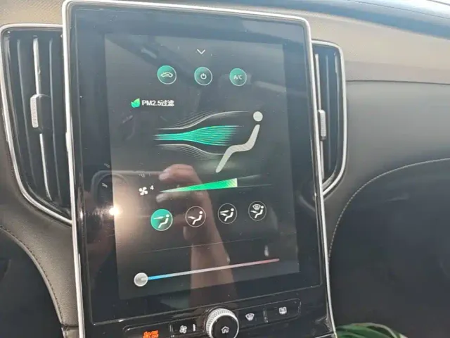 Roewe i6 MAX EV — Фото автомобиля 8