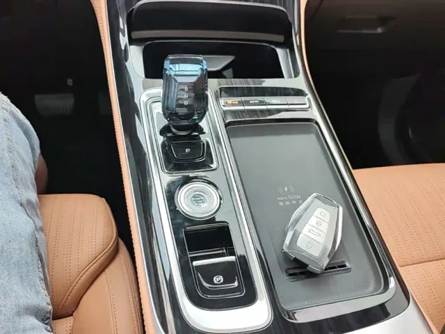Geely Boyue L — Фото автомобиля 9