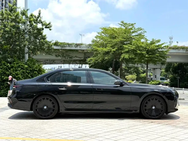 BMW 7 Series — Фото автомобиля 14
