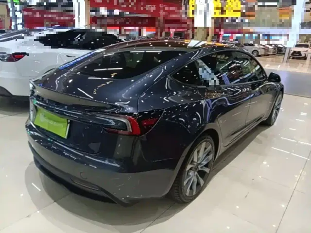 Tesla Model 3 — Фото автомобиля 6