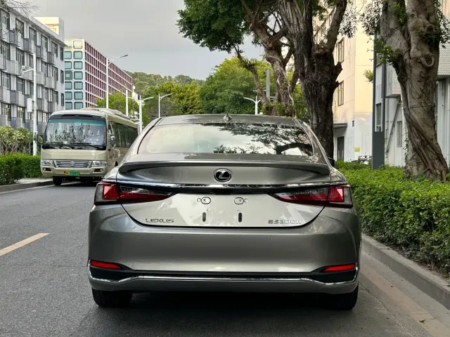Lexus ES — Фото автомобиля 6