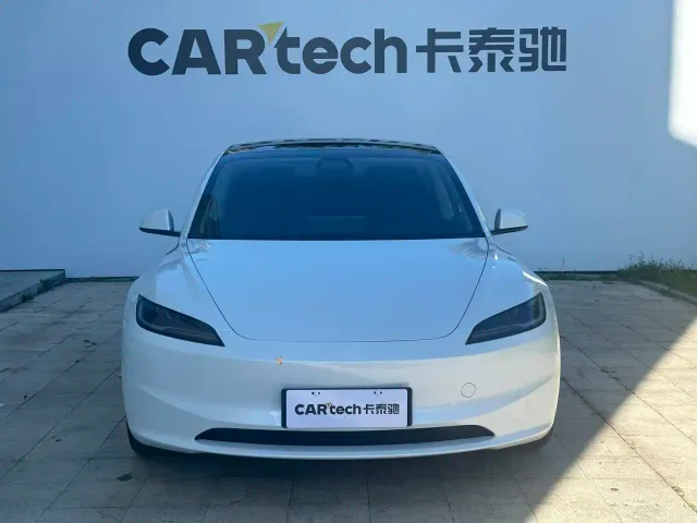 Tesla Model 3 — Фото автомобиля 2