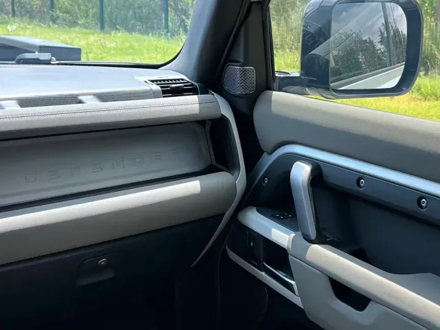 Land Rover Defender — Фото автомобиля 13
