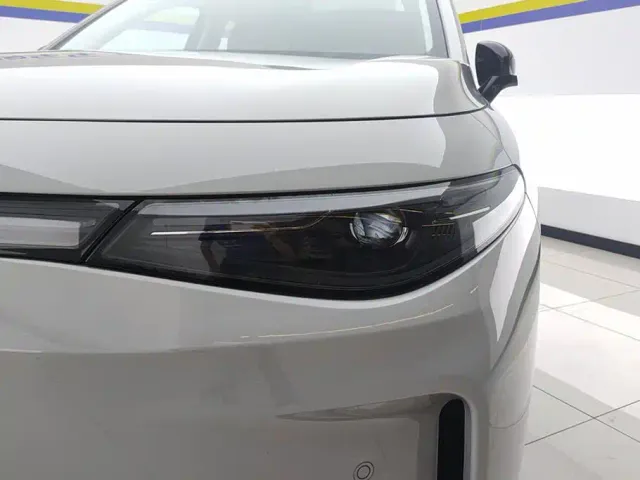 Leapmotor C10 — Фото автомобиля 5
