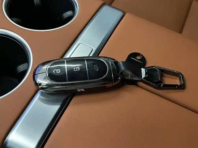 Li Auto L7 — Фото автомобиля 29