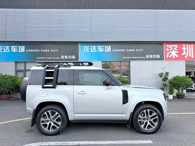 Land Rover Defender — Фото автомобиля 10