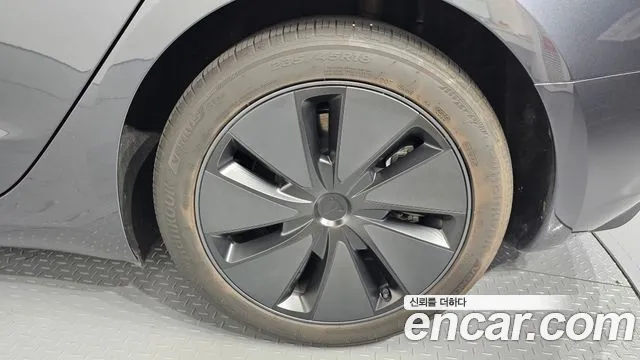 Tesla Model 3 — Фото автомобиля 18