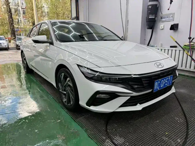 Hyundai Elantra — Фото автомобиля 3