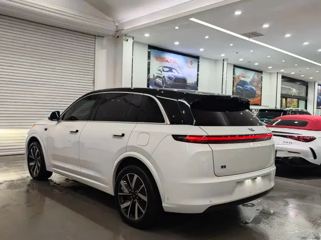 Li Auto L7 — Фото автомобиля 14