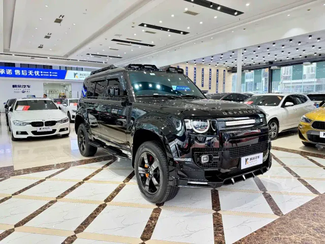 Land Rover Defender — Фото автомобиля 4
