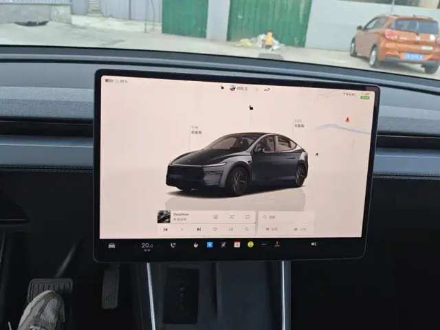 Tesla Model Y — Фото автомобиля 13