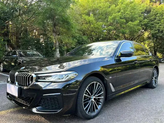 Фотография автомобиля — BMW 5 Series
