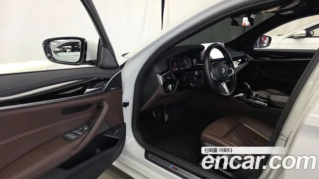 BMW 5 Series G30 — Фото автомобиля 10