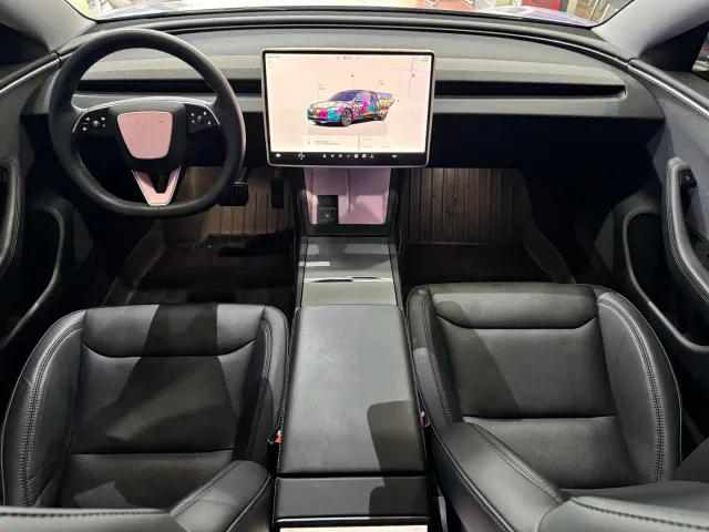 Tesla Model 3 — Фото автомобиля 4