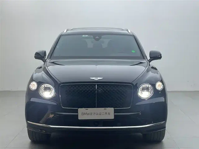 Bentley Bentayga — Фото автомобиля 2