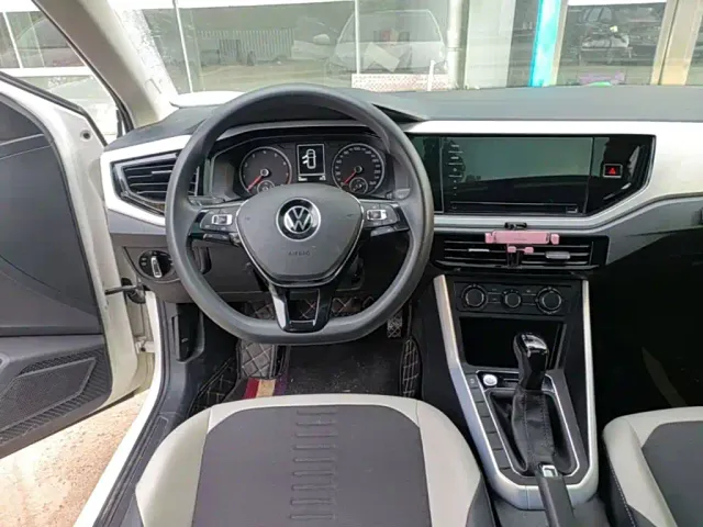 Volkswagen Polo — Фото автомобиля 10