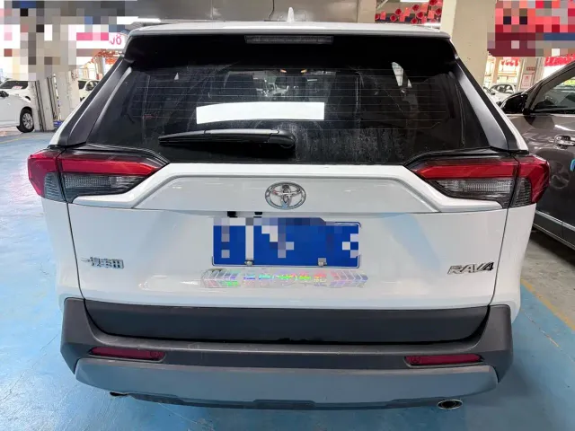 Toyota RAV4 — Фото автомобиля 20