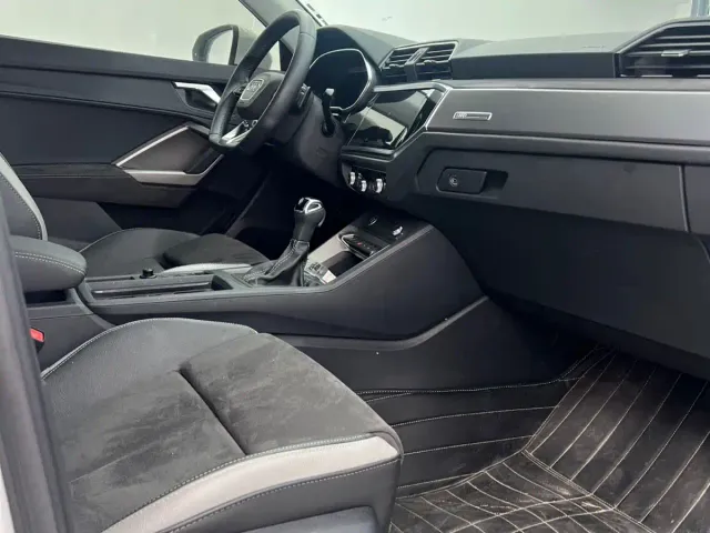 Audi Q3 — Фото автомобиля 11