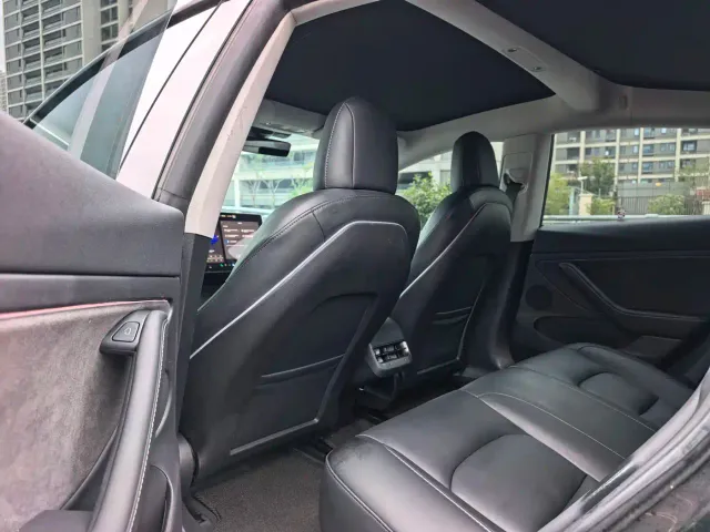 Tesla Model 3 — Фото автомобиля 8
