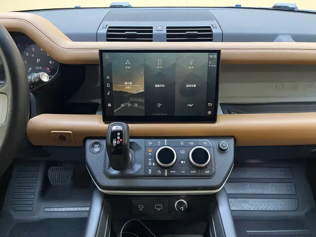Land Rover Defender — Фото автомобиля 14