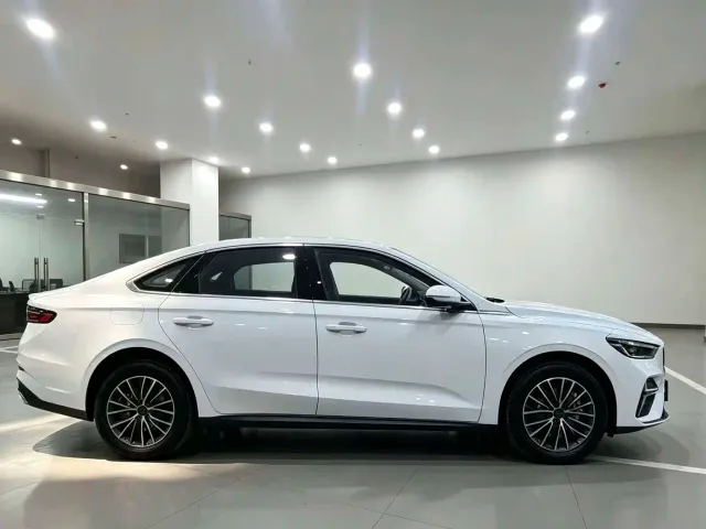 Geely Emgrand — Фото автомобиля 3