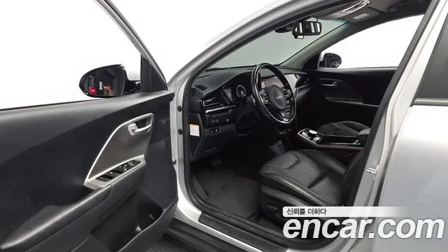 Kia Niro — Фото автомобиля 14