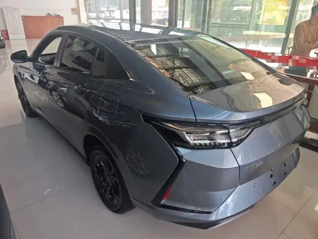 Dongfeng Yixuan — Фото автомобиля 4