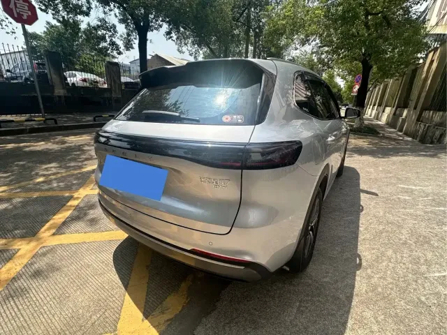Geely Galaxy Starship 7 EM-i — Фото автомобиля 5