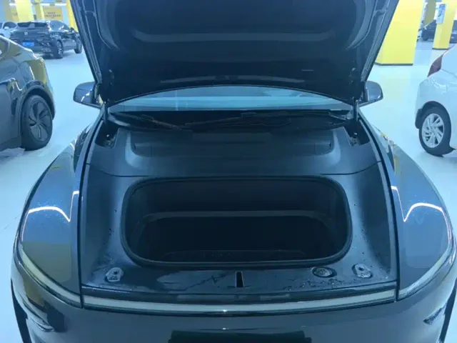 Tesla Model Y — Фото автомобиля 19