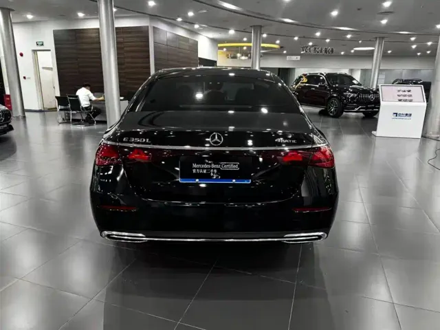 Mercedes-Benz E-Class — Фото автомобиля 4