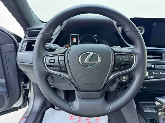 Lexus ES — Фото автомобиля 9