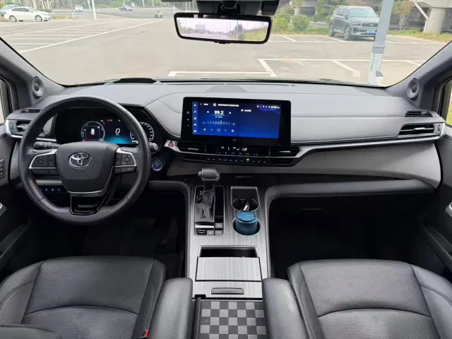Toyota Granvia — Фото автомобиля 6