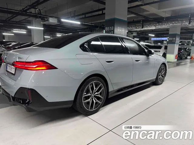 BMW 5-Series — Фото автомобиля 3