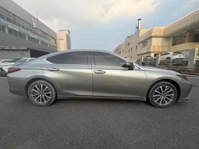 Lexus ES — Фото автомобиля 8