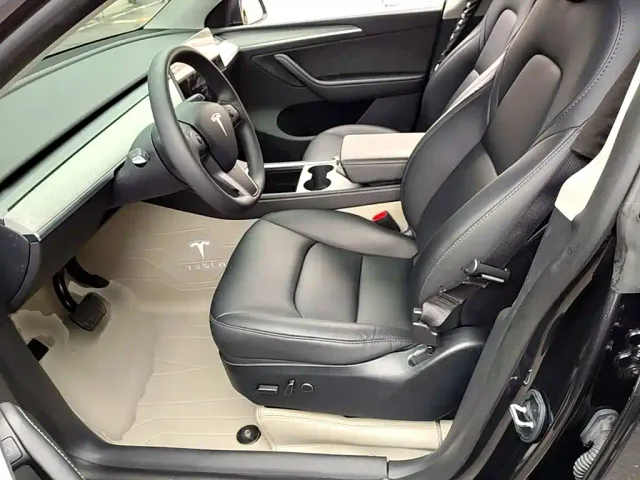 Tesla Model Y — Фото автомобиля 14