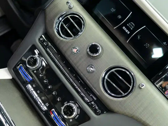 Rolls-Royce Ghost — Фото автомобиля 25