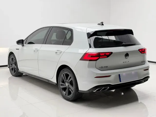 Volkswagen Golf — Фото автомобиля 4