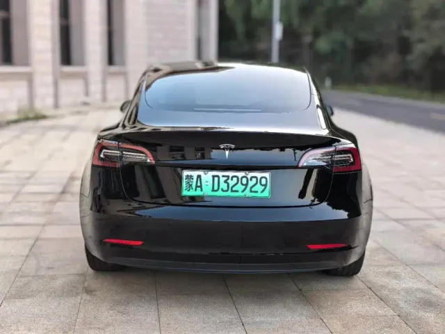 Tesla Model 3 — Фото автомобиля 9