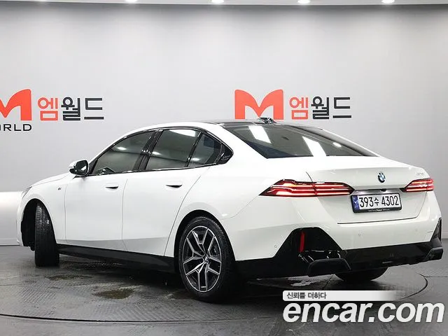 BMW 5-Series — Фото автомобиля 4